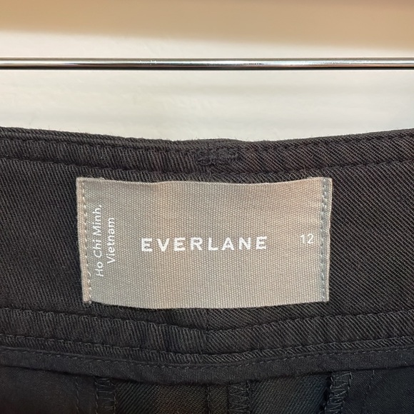 Everlane The Draper Tapered Pant in Buttersmooth in Black - Picture 4 of 5